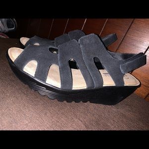 NEW- Sketchers Suede Peep-toe Slingback Wedge-9.5
